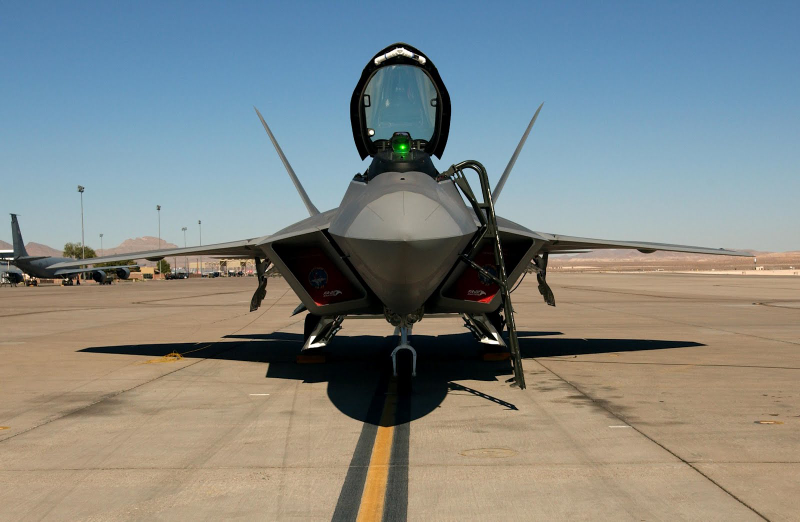 Illustration for article titled Is China Stealing America's Top Stealth Fighter Jet Secrets?